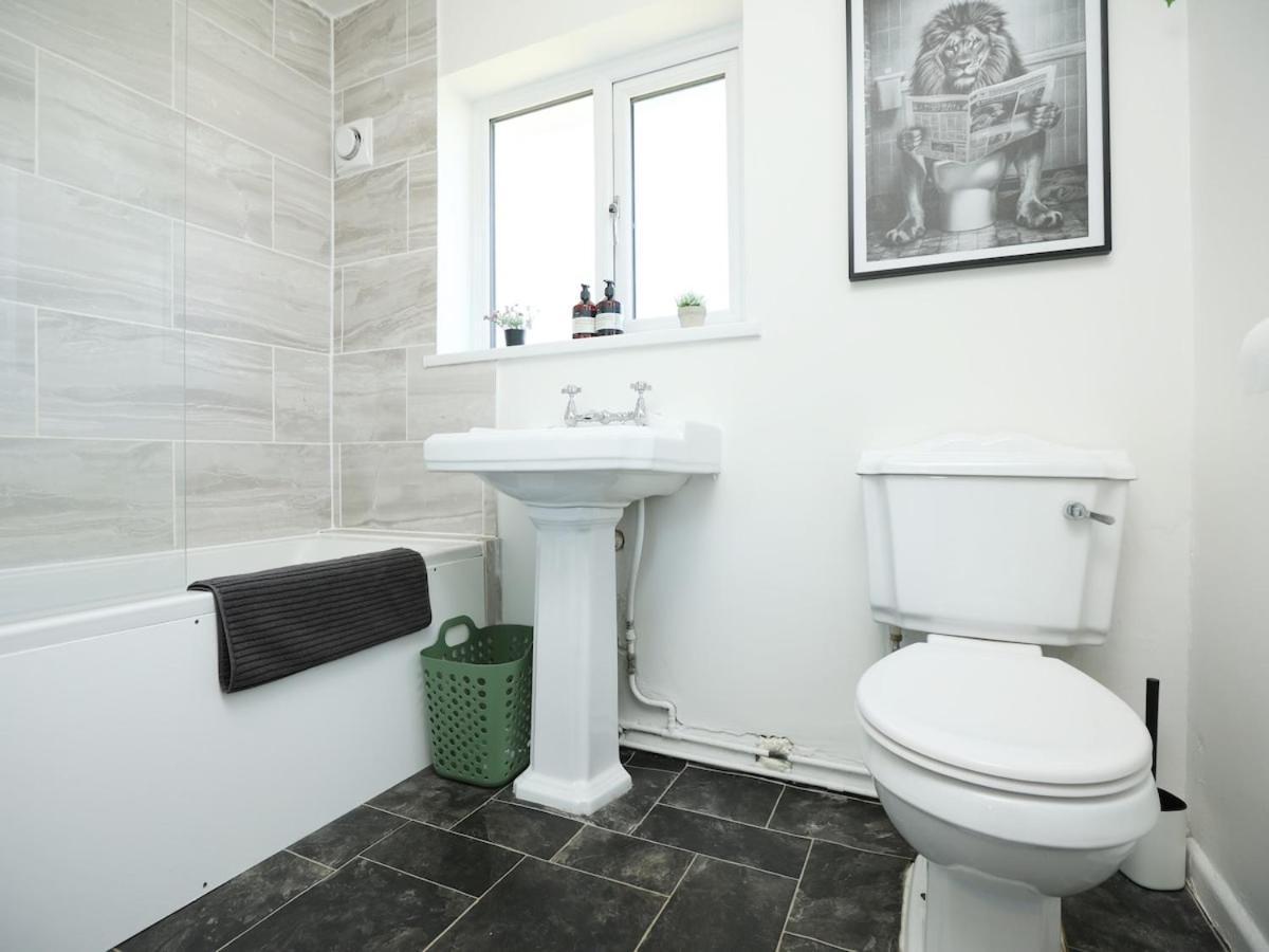 Perfect For Contractors, Tradespeople, Pvt Parking Apartamento