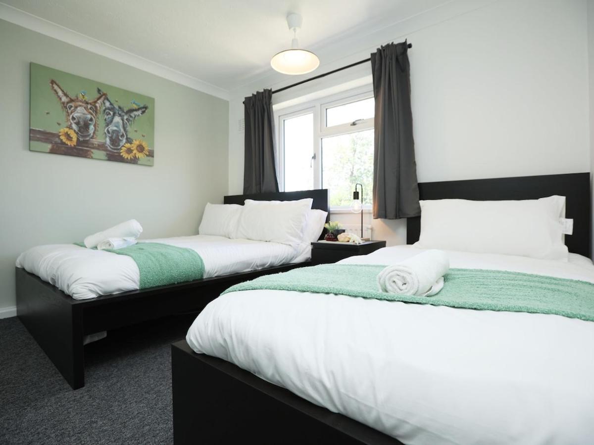 Perfect For Contractors, Tradespeople, Pvt Parking *