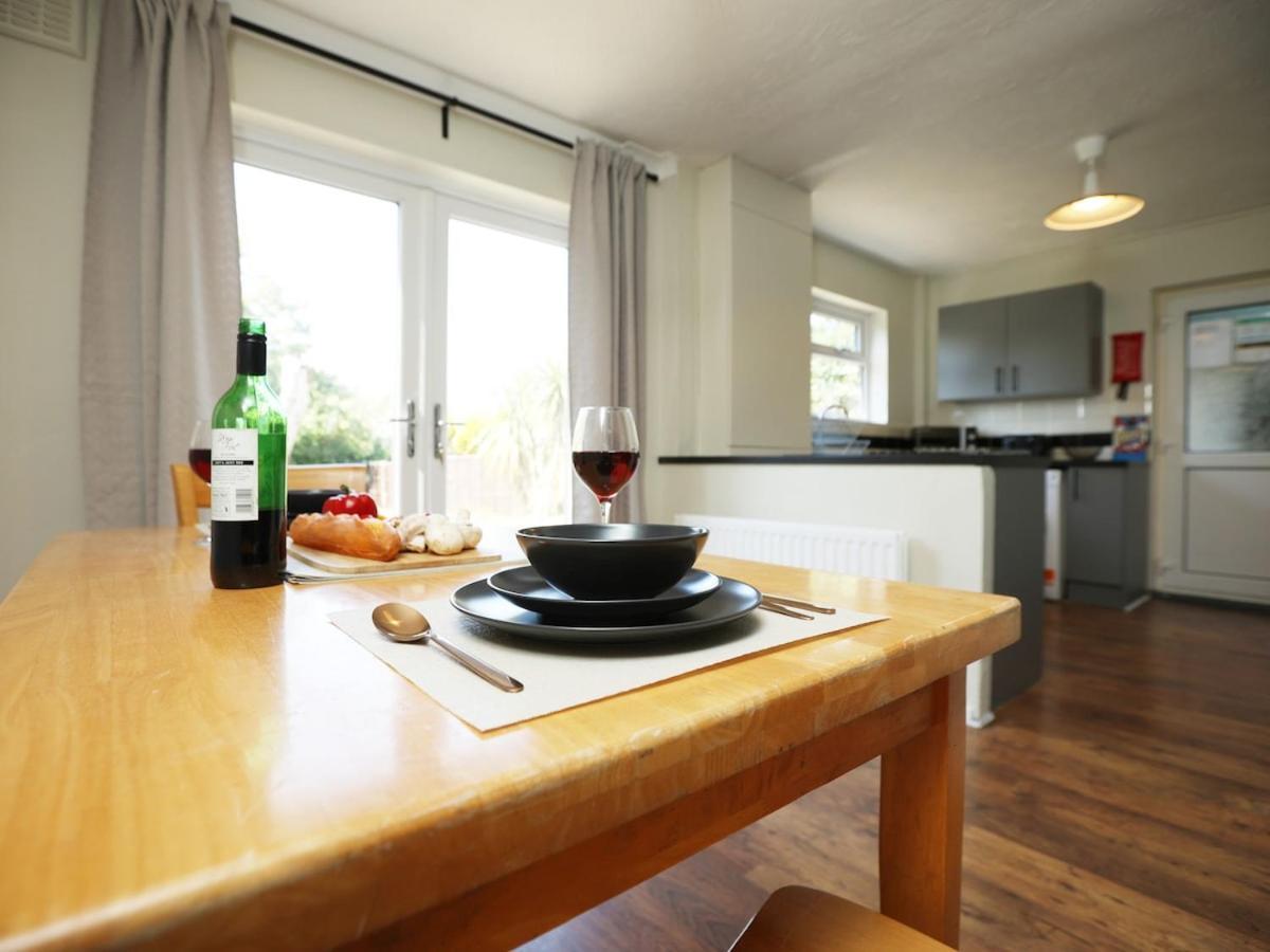 Apartamento Perfect For Contractors, Tradespeople, Pvt Parking *