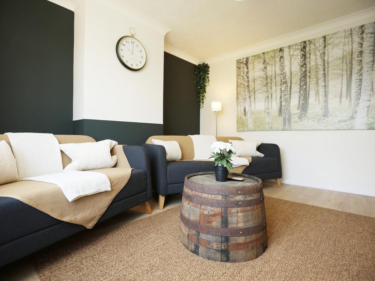 Perfect For Contractors, Tradespeople, Pvt Parking *
